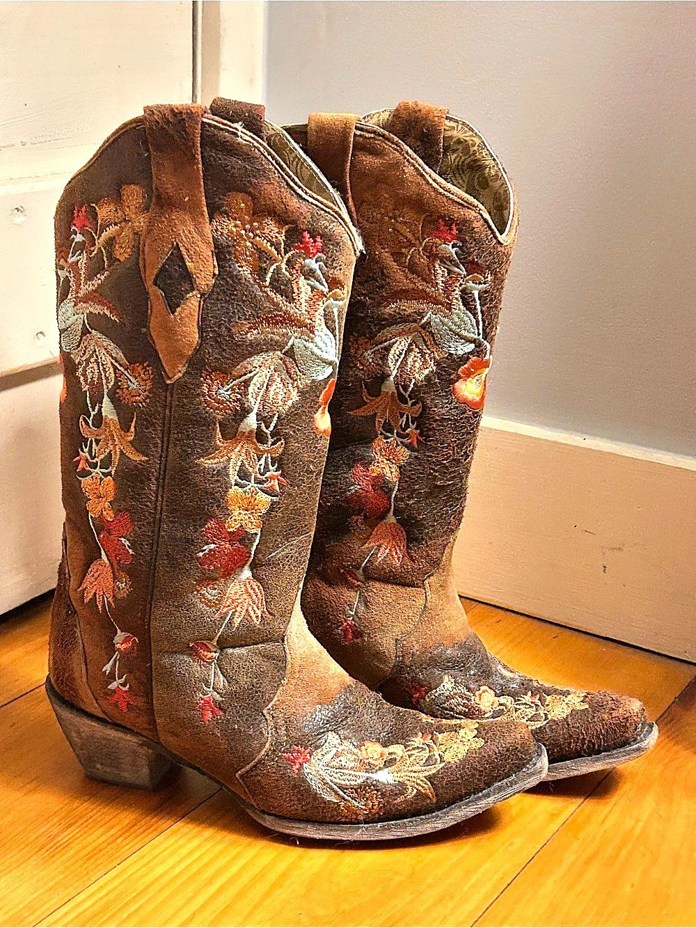 Corral Boots Embroidered Western snip toe suede Cowgirl